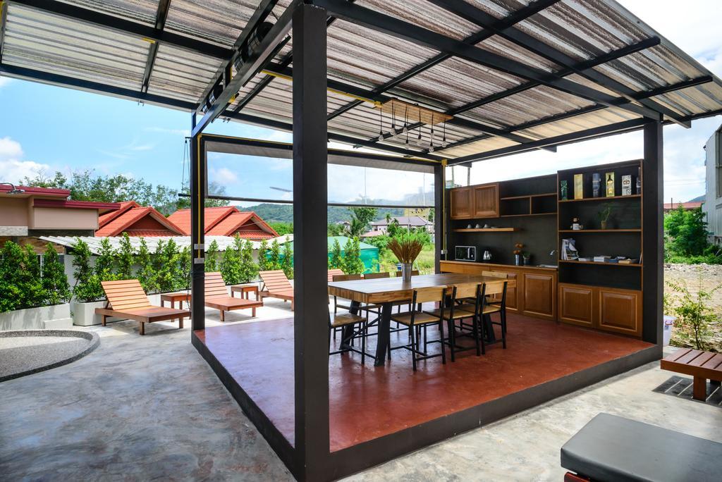 Ocean12 Chic Hotel Phuket Exterior foto