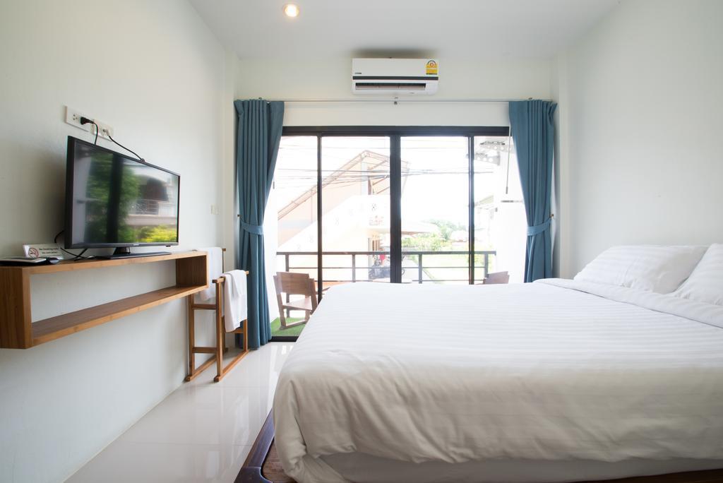 Ocean12 Chic Hotel Phuket Exterior foto