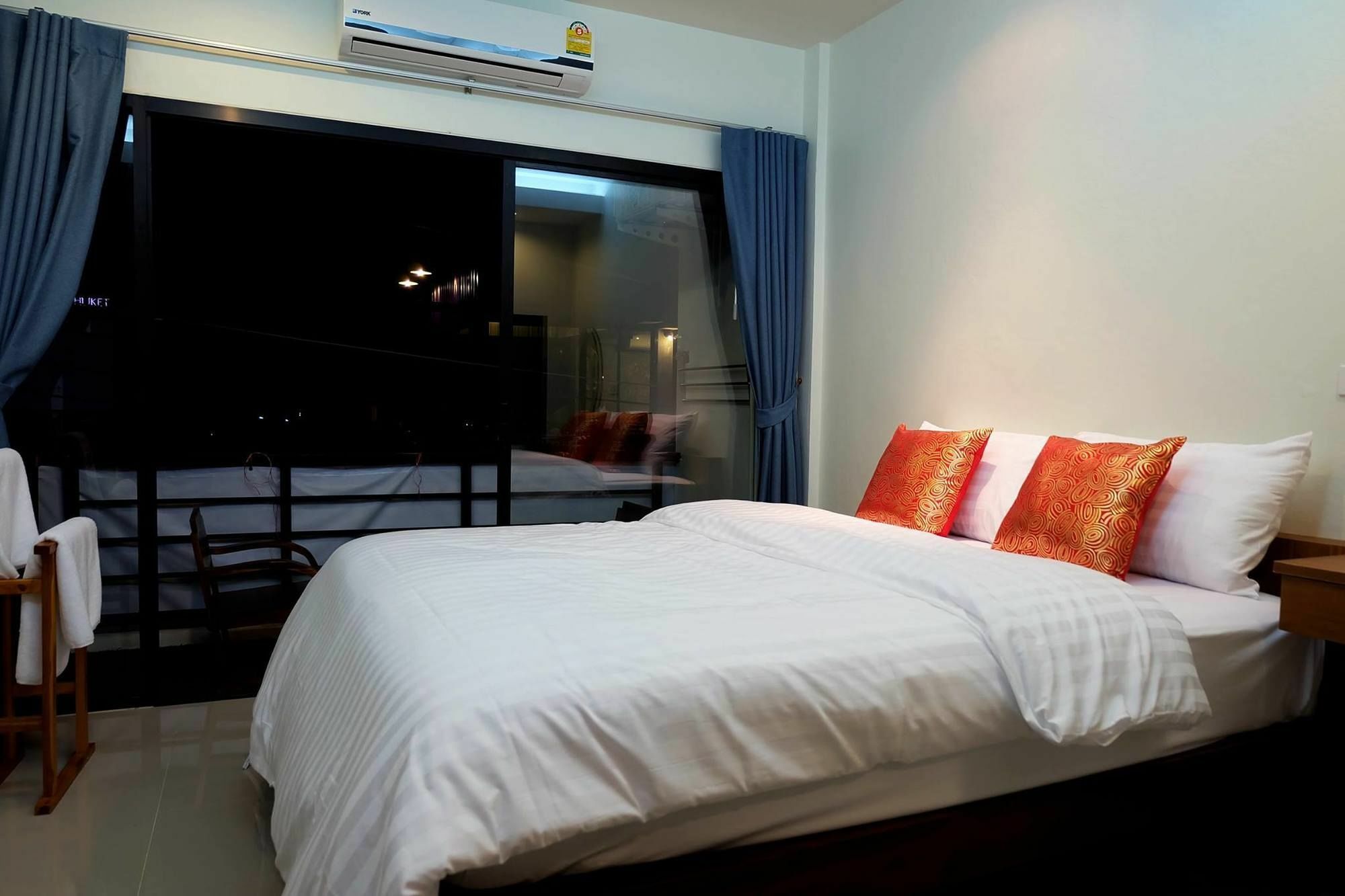 Ocean12 Chic Hotel Phuket Exterior foto